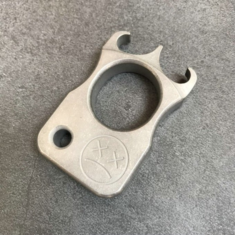 Titanium Alloy Multifunctional Outdoor One Hole Tool