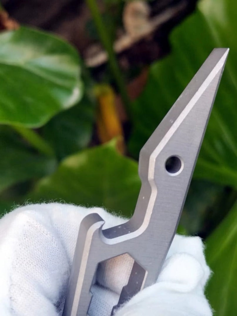 440C Crowbar Wrench Screwdriver  Bottle Opener Multi-function Tool